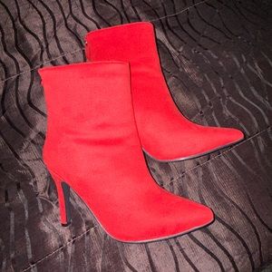 BRAND NEW RED VELVET ANKLE BOOT HEELS